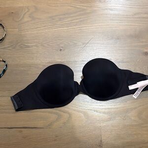 Elegant Black Strapless Bra
